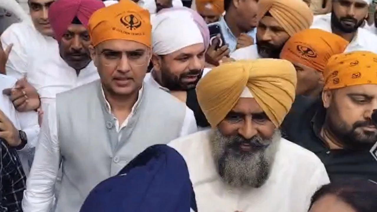 ਹਰਿਮੰਦਰ ਸਾਹਿਬ ਨਤਮਸਤਕ ਹੋਏ ਪਰਗਟ ਤੇ ਪਾਇਲਟ, ਲਿਆ ਗੁਰੂ ਸਾਹਿਬ ਦਾ ਆਸ਼ੀਰਵਾਦ
